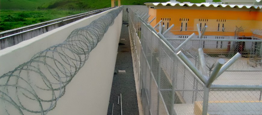 Concertina Aramax 450 instalada para segurança industrial