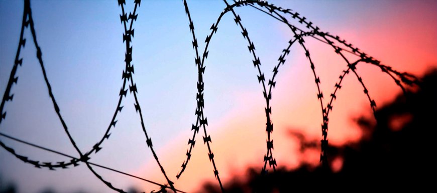 Concertina Flat instalada em portão de correr